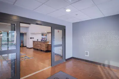 Photo 5 - Hampton Inn & Suites Seattle/Kent,WA