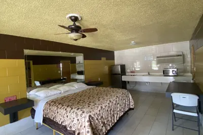 Photo 5 - Savannah Inn and Suites
