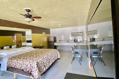 Photo 4 - Savannah Inn and Suites