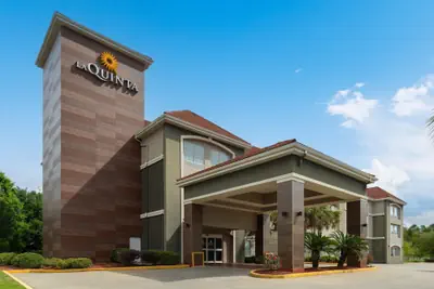 Photo 2 - La Quinta Inn & Suites by Wyndham Baton Rouge Denham Springs