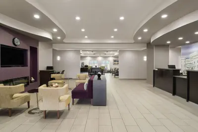 Photo 4 - La Quinta Inn & Suites by Wyndham Baton Rouge Denham Springs