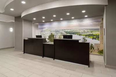 Photo 3 - La Quinta Inn & Suites by Wyndham Baton Rouge Denham Springs