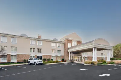 Photo 2 - Holiday Inn Express Hotel of Neptune by IHG