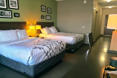 Photo 5 - Express Inn & Suites