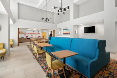 Photo 4 - Hampton Inn & Suites New Castle