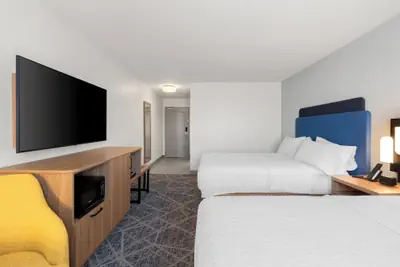 Photo 5 - Hampton Inn & Suites New Castle