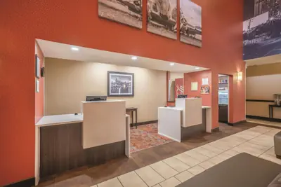 Photo 2 - La Quinta Inn & Suites by Wyndham Smyrna TN - Nashville