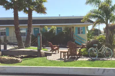 Photo 2 - Beach Bungalow Inn and Suites