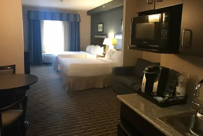 Photo 3 - Holiday Inn Express & Suites Morton - Peoria Area by IHG