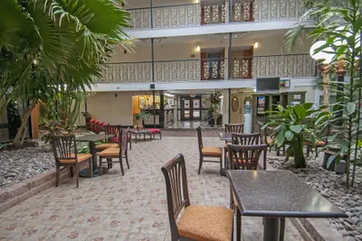 Photo 2 - Governor's Suites Hotel Oklahoma City Airport Area