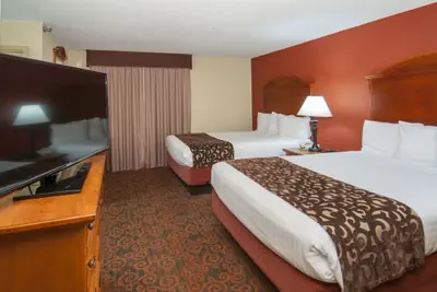 Photo 4 - Governor's Suites Hotel Oklahoma City Airport Area
