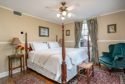 Photo 2 - Cedars of Williamsburg Bed & Breakfast