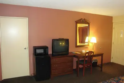 Photo 2 - Wilmington Inn Wilmington