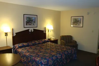 Photo 4 - Wilmington Inn Wilmington