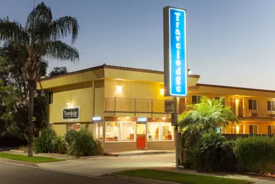 Photo 2 - Travelodge by Wyndham Brea