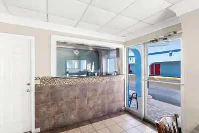 Photo 5 - Econo Lodge Galveston Seawall