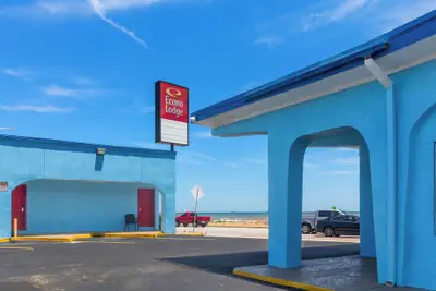 Photo 2 - Econo Lodge Galveston Seawall