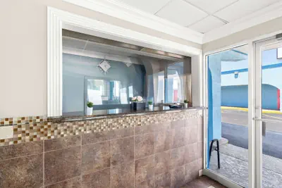 Photo 4 - Econo Lodge Galveston Seawall