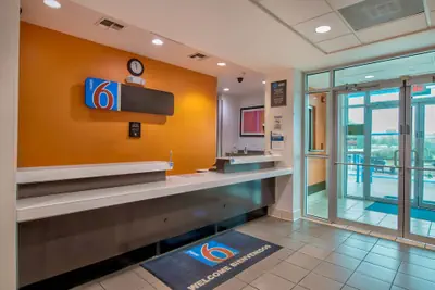 Photo 3 - Motel 6 Eagle Pass, TX - Lakeside