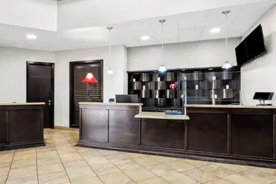 Photo 4 - SureStay Plus Hotel by Best Western Lubbock Medical Center
