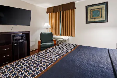Photo 5 - SureStay Plus Hotel by Best Western Lubbock Medical Center