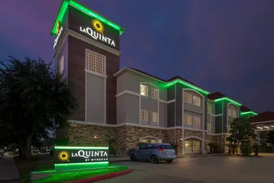 Photo 2 - La Quinta Inn & Suites by Wyndham Houston Energy Corridor