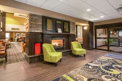 Photo 3 - Hampton Inn & Suites Tulsa/Catoosa
