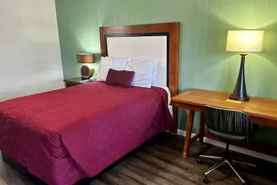 Photo 2 - Colonial Inn Franklin