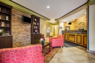 Photo 5 - Suburban Studios Cedar Falls