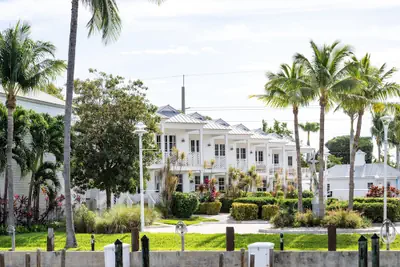 Photo 2 - Bayside Villas by Islander Resort