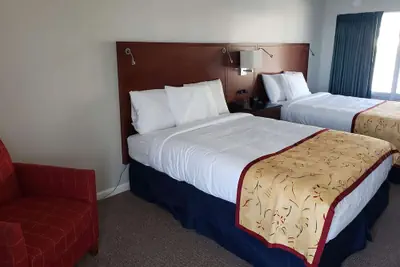 Photo 5 - Days Inn & Suites by Wyndham St. Ignace Lakefront
