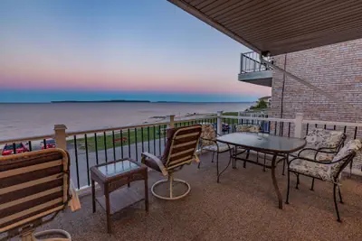 Photo 2 - Days Inn & Suites by Wyndham St. Ignace Lakefront