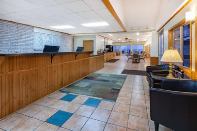 Photo 4 - Days Inn & Suites by Wyndham St. Ignace Lakefront