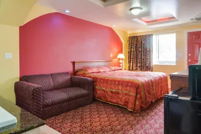 Photo 4 - Sky Palm Motel
