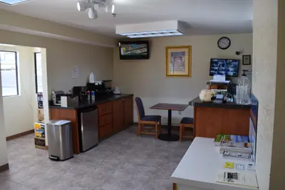 Photo 4 - Royal Inn Douglasville