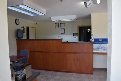 Photo 2 - Royal Inn Douglasville