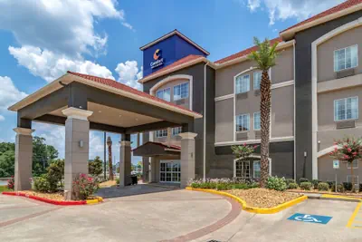 Photo 2 - Comfort Inn & Suites Cleveland TX