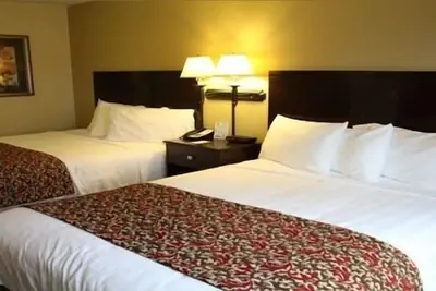 Photo 3 - Valley Inn