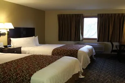 Photo 4 - Valley Inn