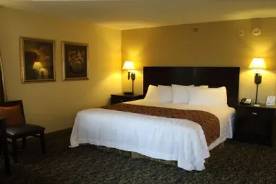 Photo 2 - Valley Inn