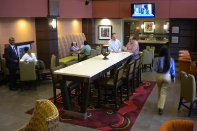 Photo 5 - Hampton Inn & Suites Cincinnati/Uptown-University Area