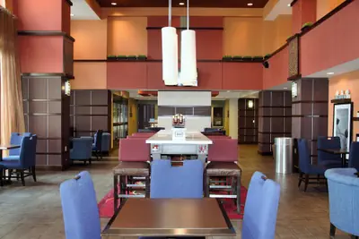 Photo 3 - Hampton Inn & Suites Cincinnati/Uptown-University Area