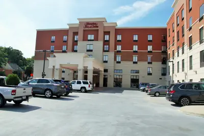 Photo 2 - Hampton Inn & Suites Cincinnati/Uptown-University Area