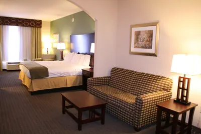 Photo 5 - Holiday Inn Express Hotel & Suites Pratt by IHG