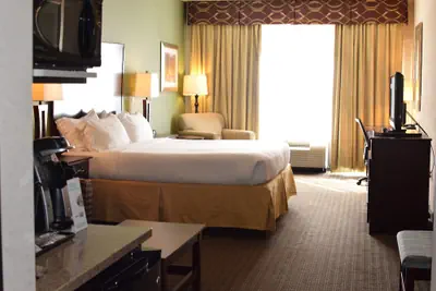 Photo 3 - Holiday Inn Express Hotel & Suites Pratt by IHG
