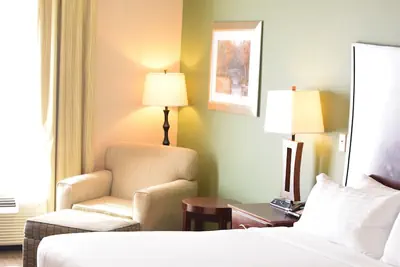 Photo 4 - Holiday Inn Express Hotel & Suites Pratt by IHG
