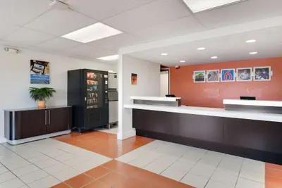 Photo 2 - Motel 6 Youngstown, OH