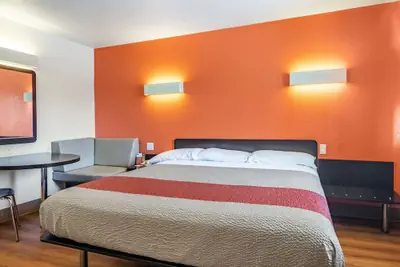 Photo 5 - Motel 6 Youngstown, OH