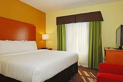 Photo 5 - University Hotel & Suites Shippensburg, Trademark by Wyndham