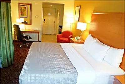 Photo 3 - University Hotel & Suites Shippensburg, Trademark by Wyndham